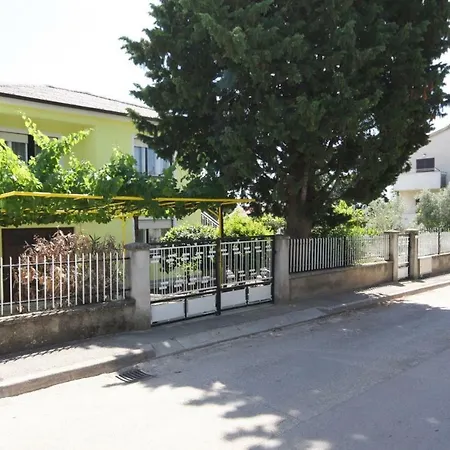 Two Bedroom Apartment, Neighborhood, Free Parking, Wifi Apartment Pula