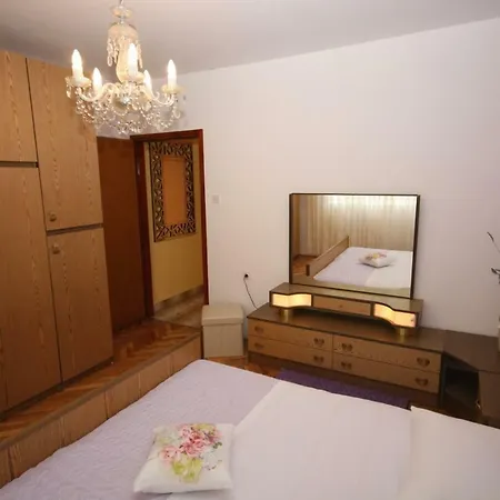 Apartment Two Bedroom Apartment, Neighborhood, Free Parking, Wifi