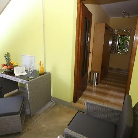 Two Bedroom Apartment, Neighborhood, Free Parking, Wifi