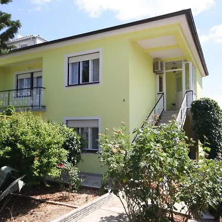 Two Bedroom Apartment, Neighborhood, Free Parking, Wifi