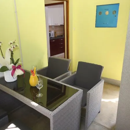 Two Bedroom Apartment, Neighborhood, Free Parking, Wifi