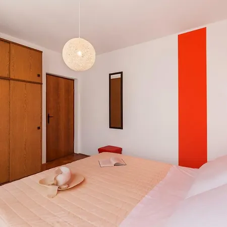 Two Bedroom Apartment, Neighborhood, Free Parking, Wifi