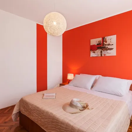 Two Bedroom Apartment, Neighborhood, Free Parking, Wifi Apartment Pula