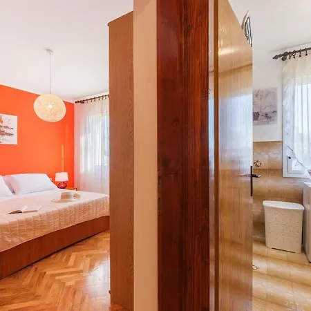 Two Bedroom Apartment, Neighborhood, Free Parking, Wifi Apartment Pula