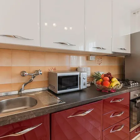 Apartment Two Bedroom Apartment, Neighborhood, Free Parking, Wifi