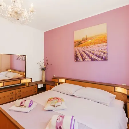 Apartment Two Bedroom Apartment, Neighborhood, Free Parking, Wifi Pula